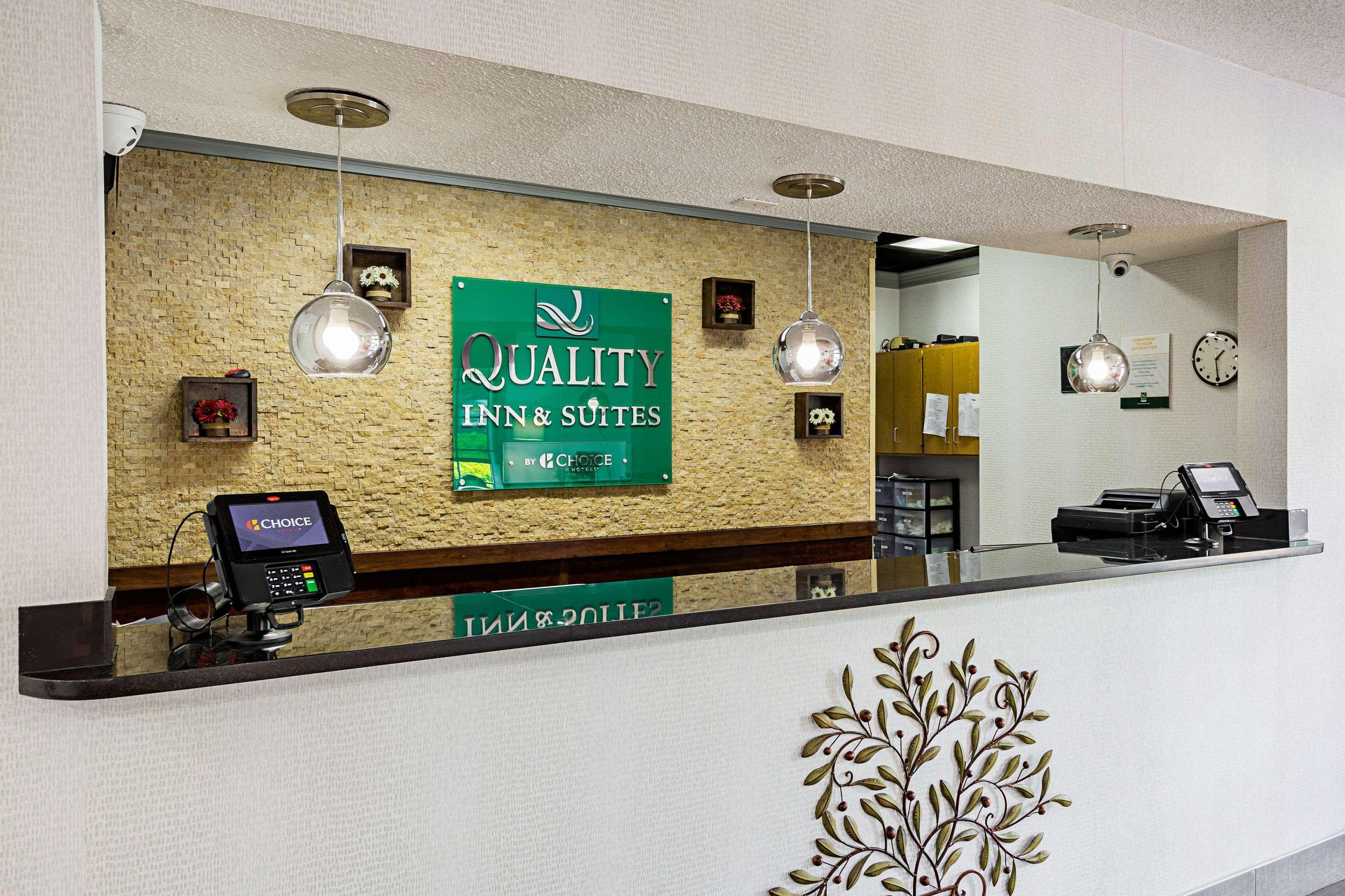 Quality Inn & Suites Greenville - Haywood Mall Exterior photo
