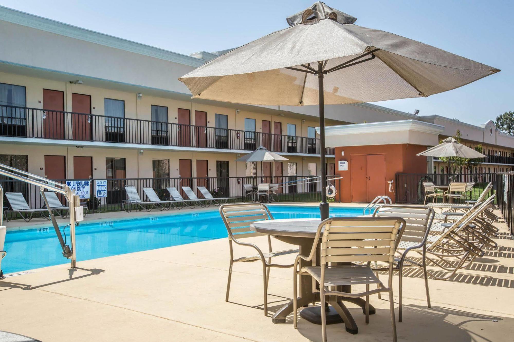 Quality Inn & Suites Greenville - Haywood Mall Exterior photo